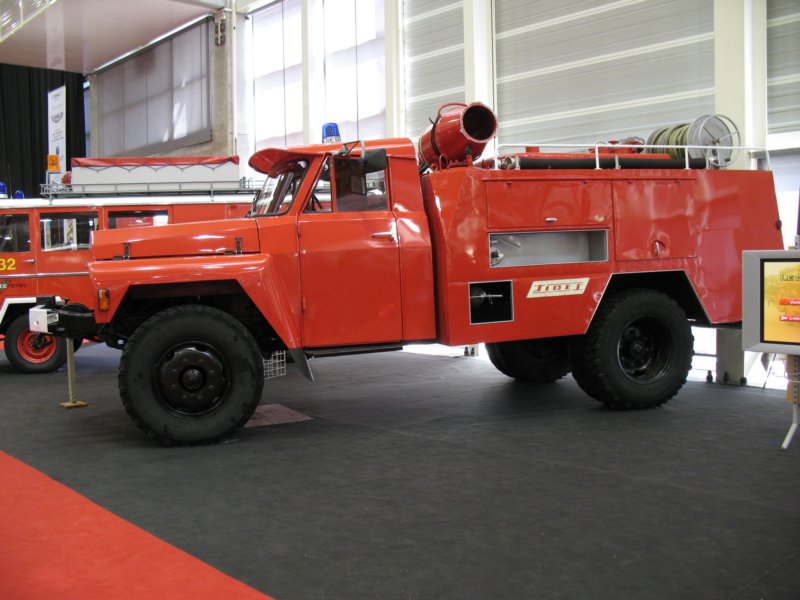 alm4x4quipementsides1966vtemvhiculetriextincteurmoyen.jpg
