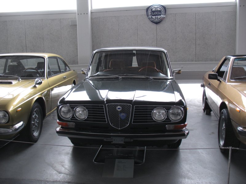 lancia2000berlina19712.jpg