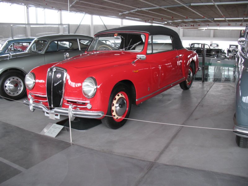lanciaaureliacabrioletb50pininfarinaspezialaufbau1950.jpg