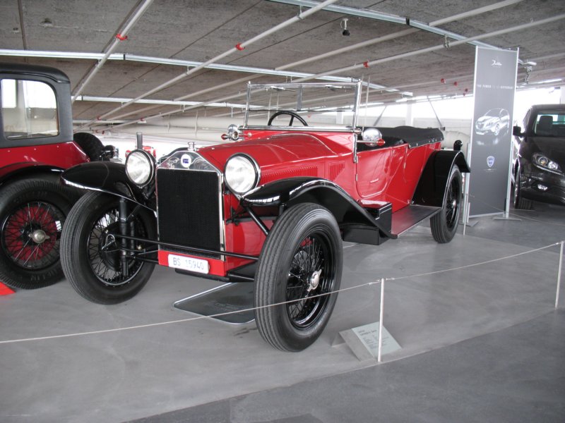 lancialambdasrie61925.jpg
