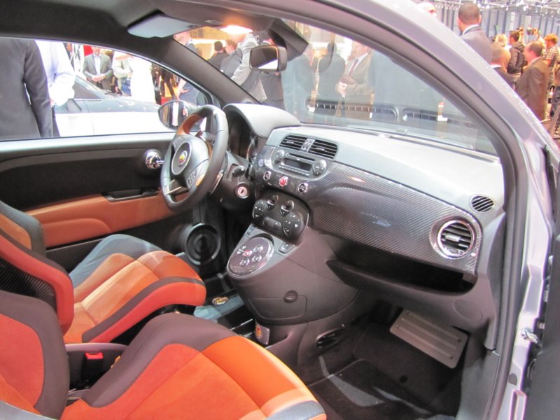 abarth695tributoferrari.jpg