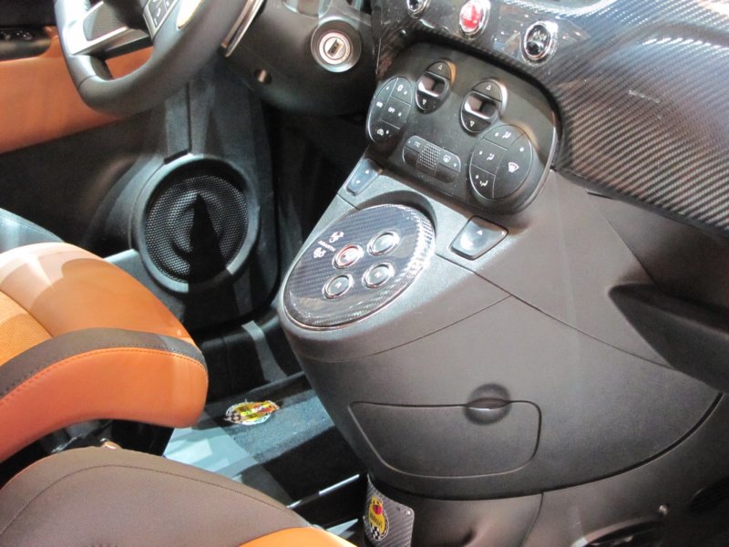 abarth695tributoferrari2.jpg