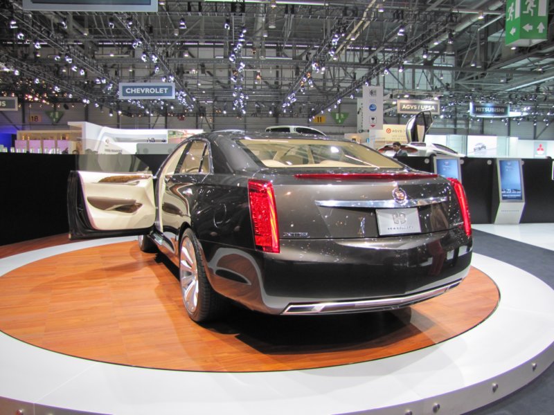 cadillacxtsplatinum36.jpg