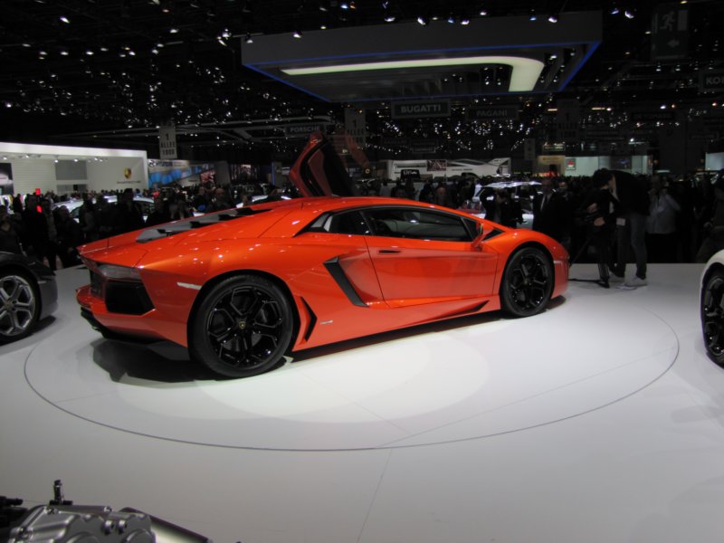 lamborghiniaventador16.jpg