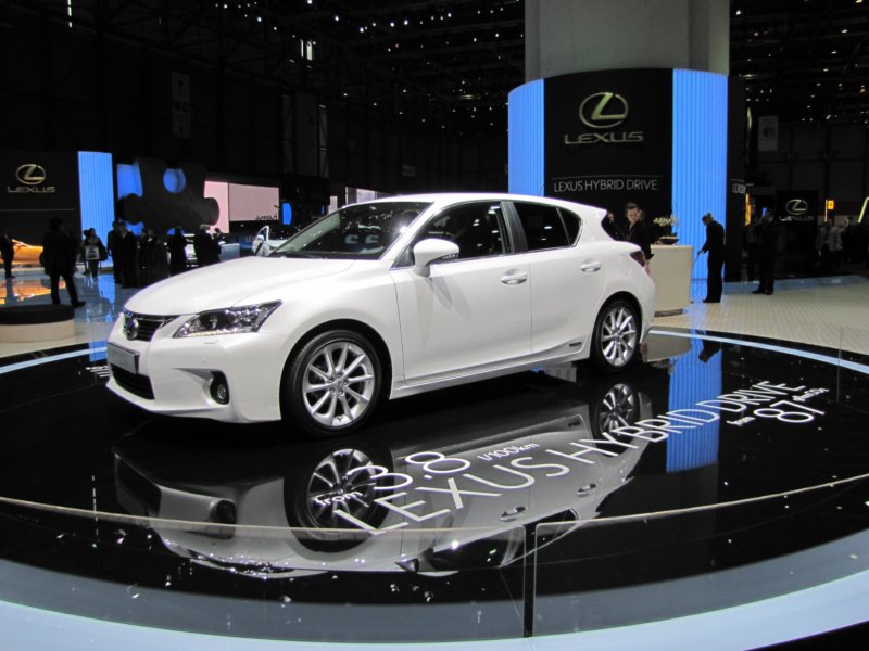 lexusct200h12.jpg