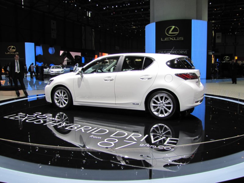 lexusct200h14.jpg