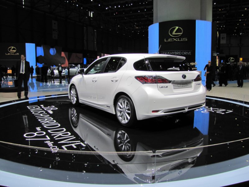 lexusct200h17.jpg