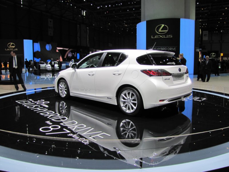 lexusct200h22.jpg