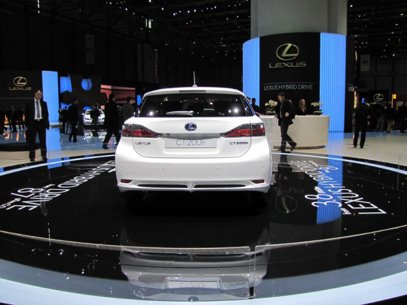 lexusct200h26.jpg