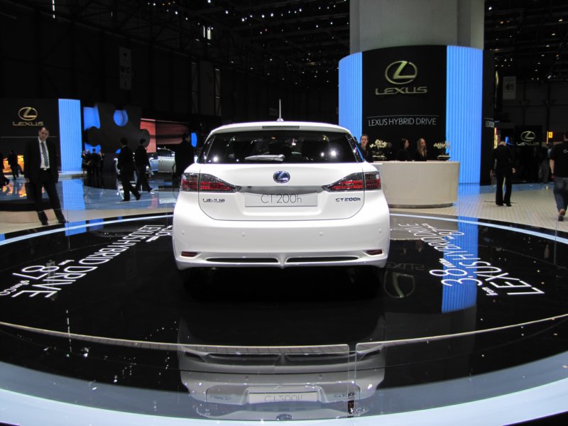 lexusct200h29.jpg