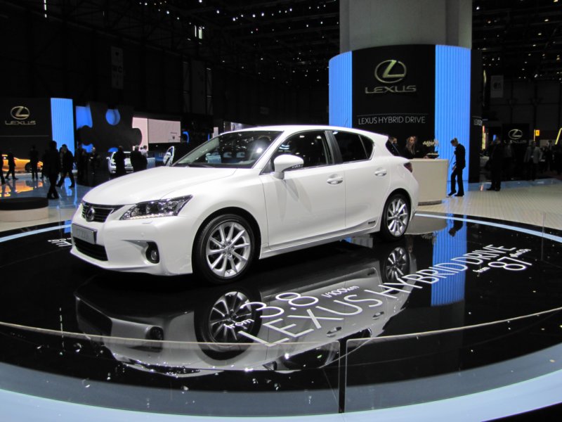 lexusct200h3.jpg