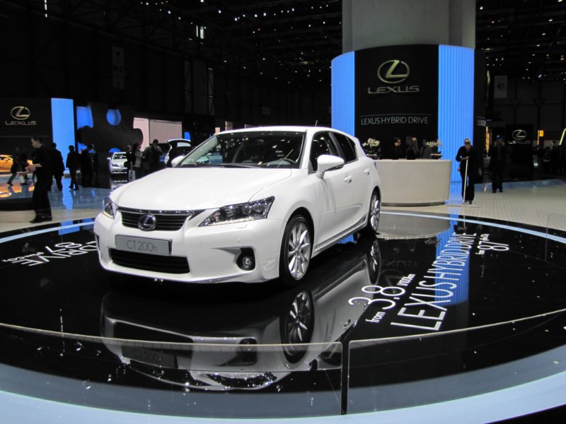 lexusct200h32.jpg