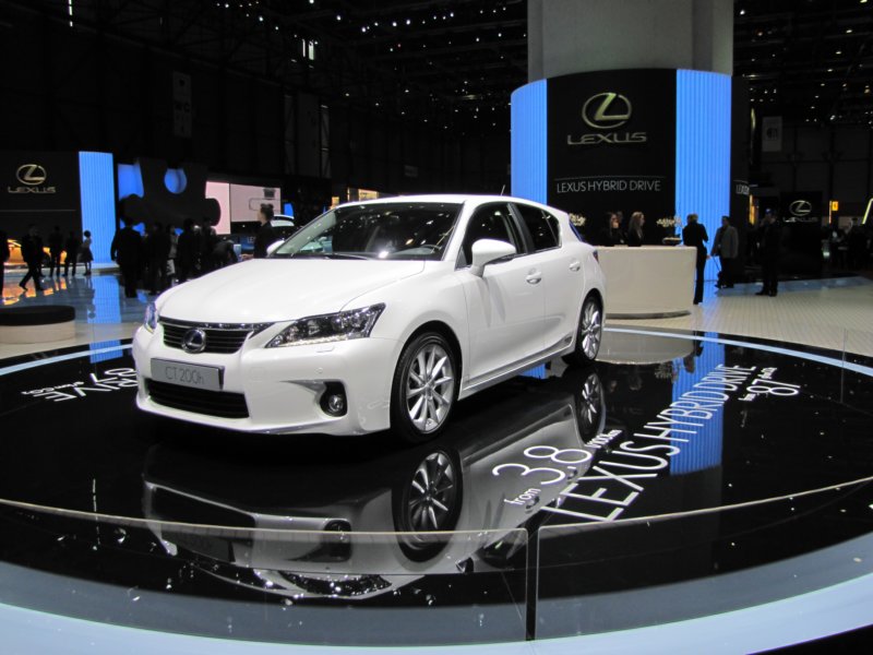 lexusct200h33.jpg