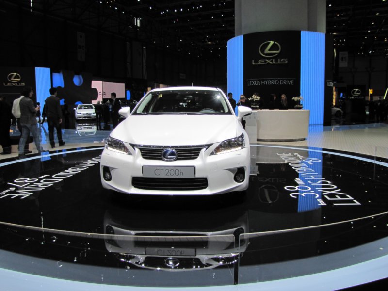 lexusct200h36.jpg