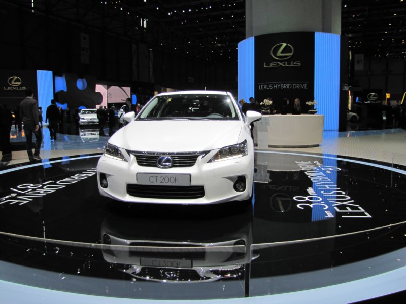 lexusct200h38.jpg