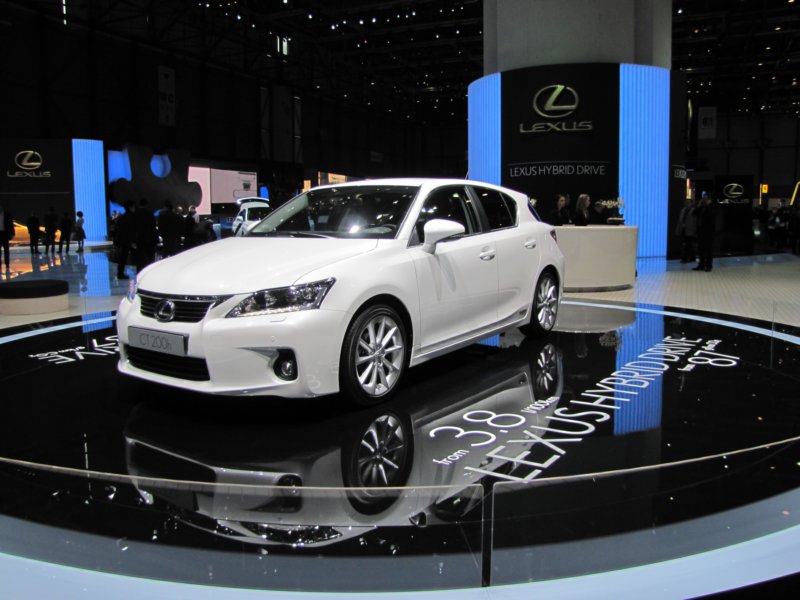 lexusct200h4.jpg
