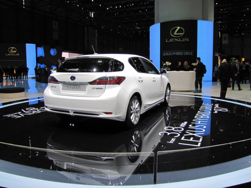 lexusct200h7.jpg