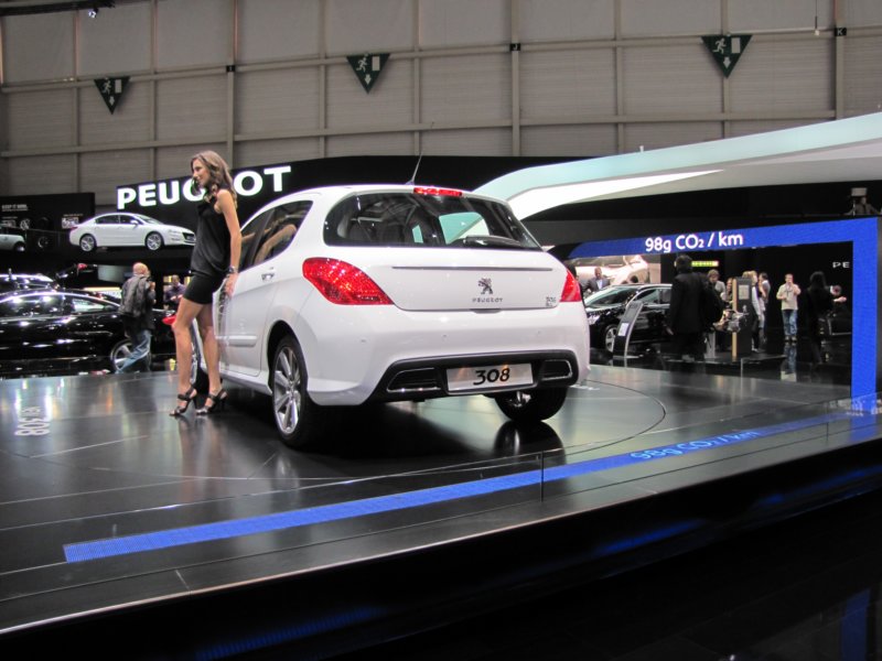 peugeot30812.jpg