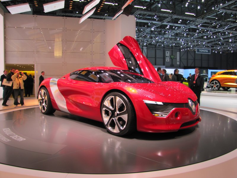 renaultdezir12.jpg