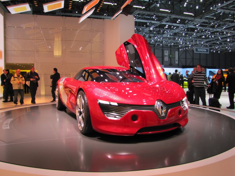 renaultdezir17.jpg
