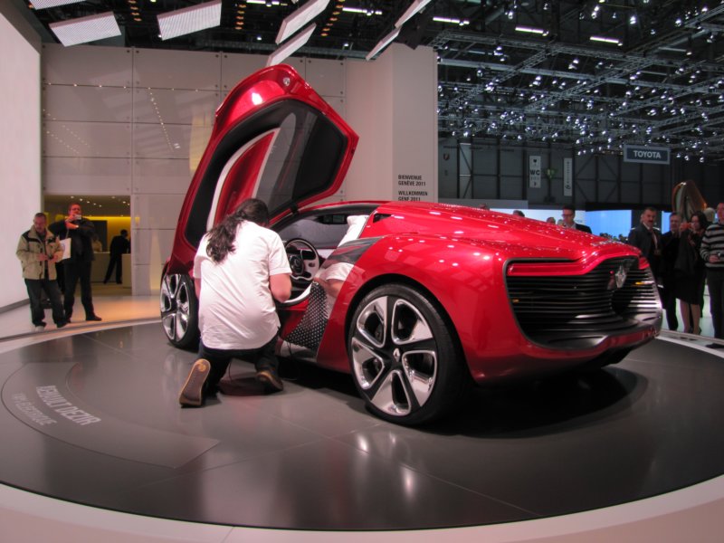 renaultdezir34.jpg