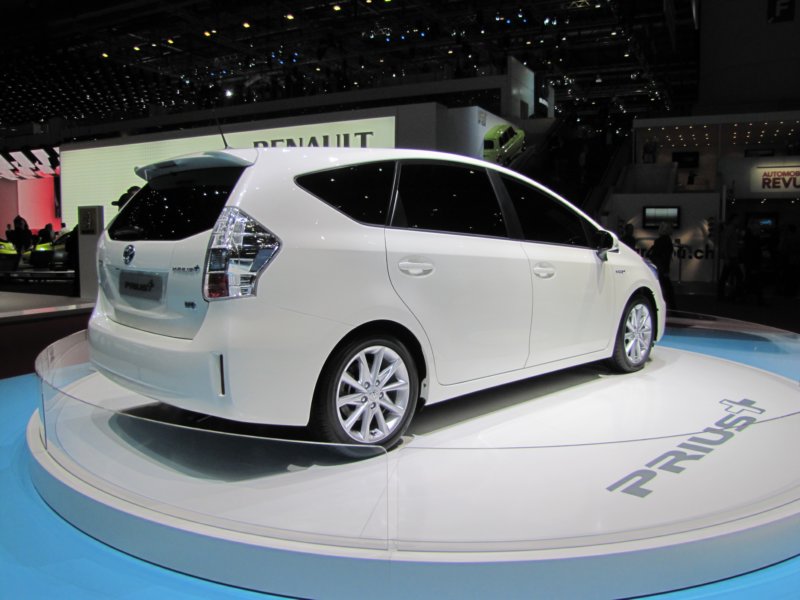 toyotaprius10.jpg