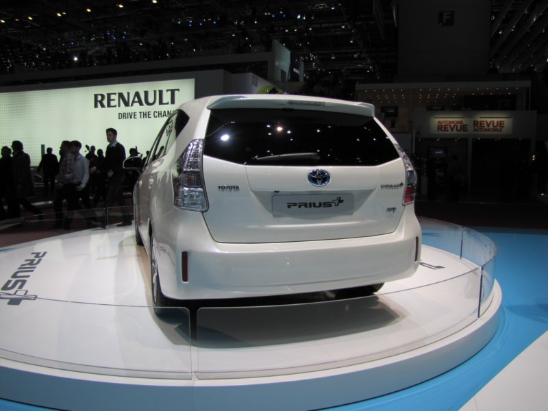 toyotaprius16.jpg