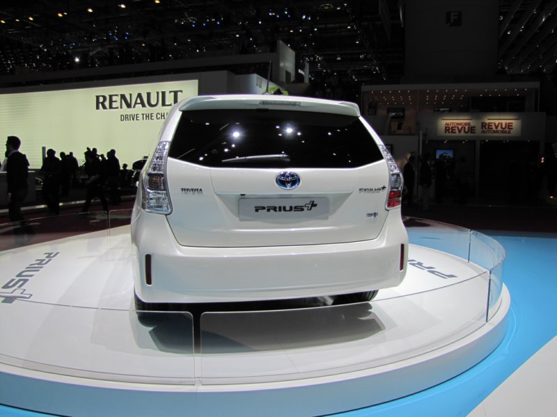 toyotaprius18.jpg