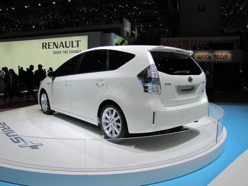 toyotaprius2.jpg