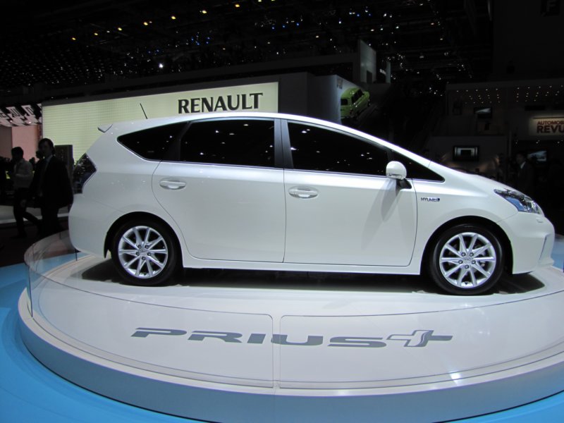toyotaprius28.jpg