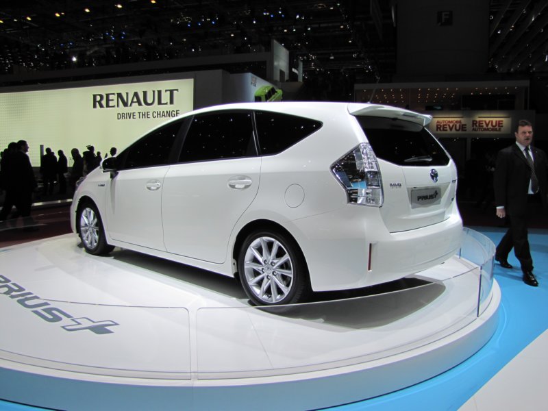 toyotaprius3.jpg