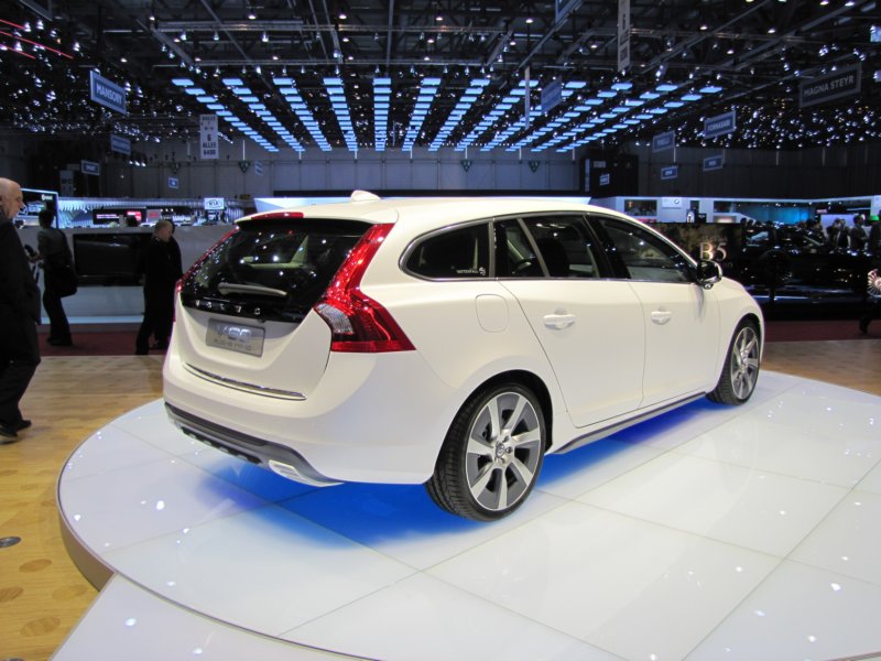 volvov60pluginhybrid10.jpg