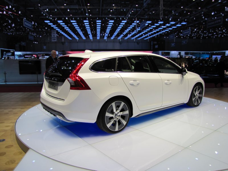 volvov60pluginhybrid12.jpg