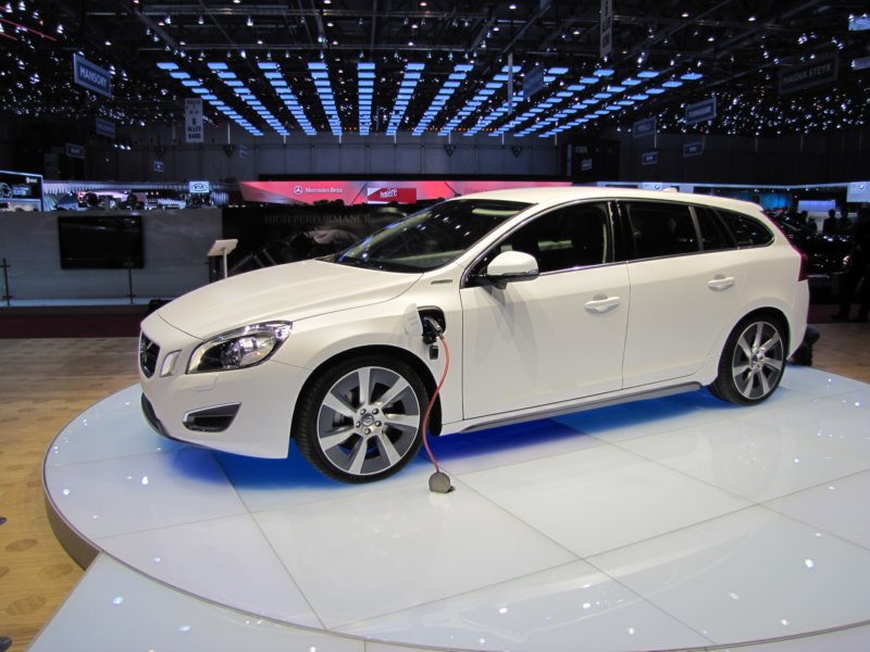 volvov60pluginhybrid25.jpg