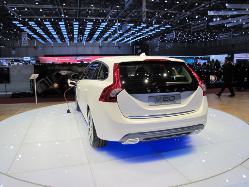 volvov60pluginhybrid30.jpg
