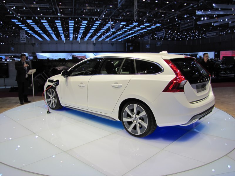 volvov60pluginhybrid34.jpg