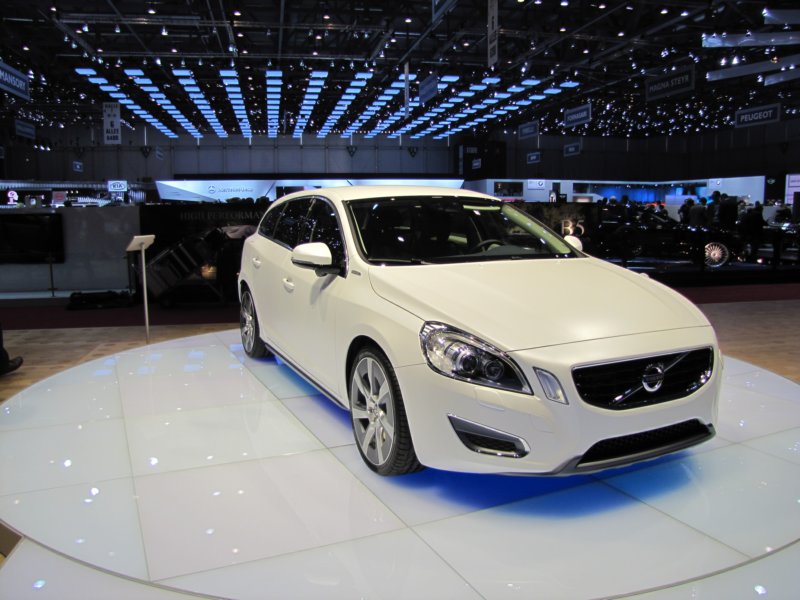volvov60pluginhybrid35.jpg
