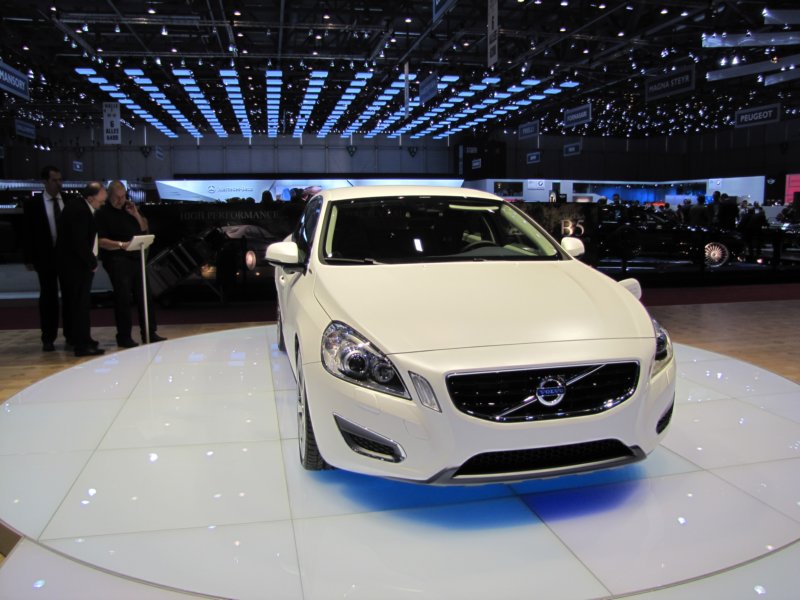 volvov60pluginhybrid48.jpg