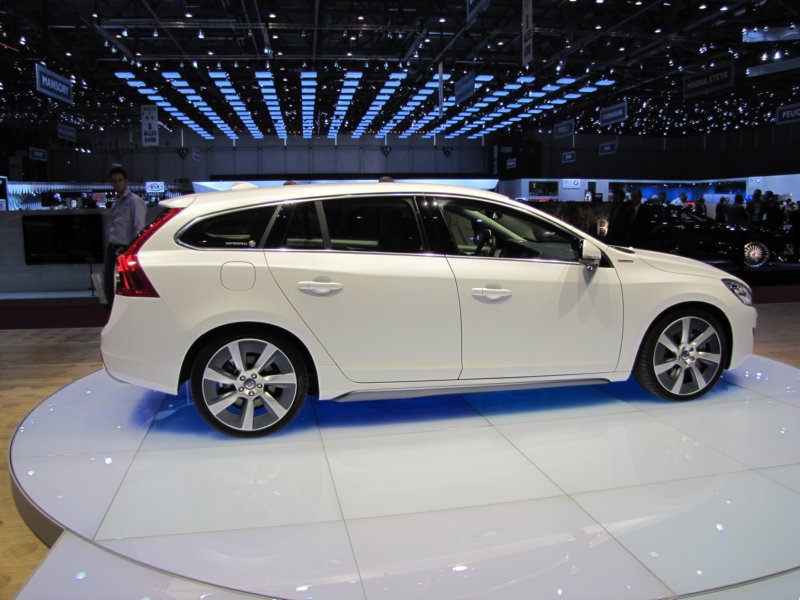 volvov60pluginhybrid53.jpg