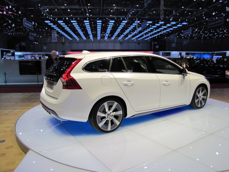 volvov60pluginhybrid57.jpg
