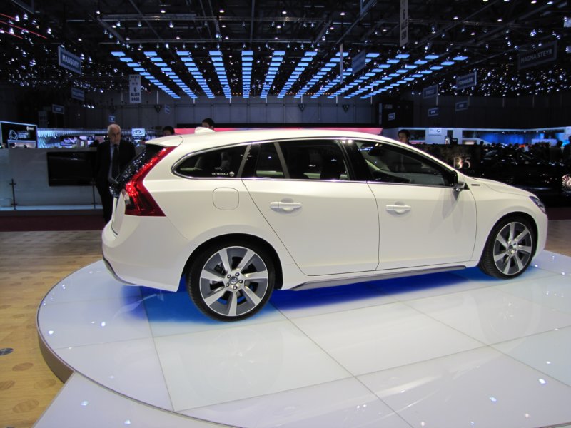 volvov60pluginhybrid59.jpg