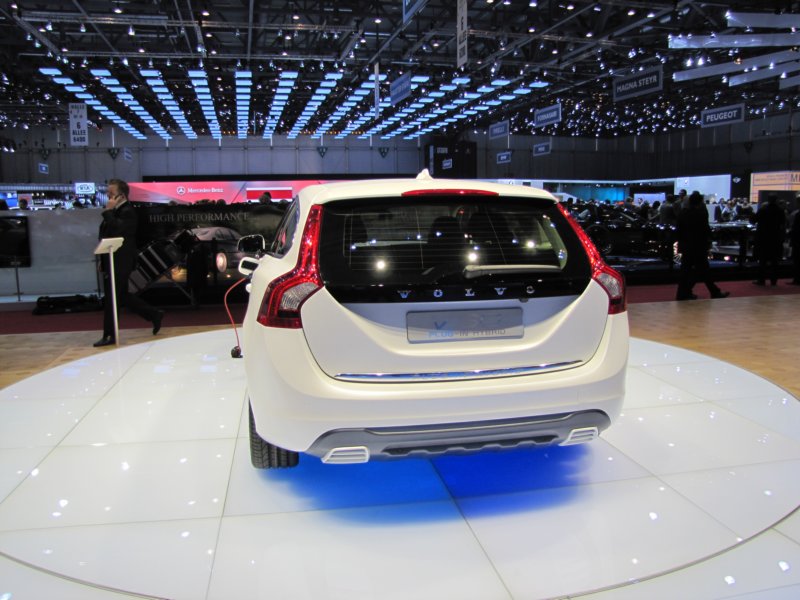 volvov60pluginhybrid6.jpg
