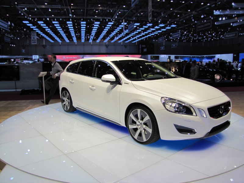 volvov60pluginhybrid63.jpg
