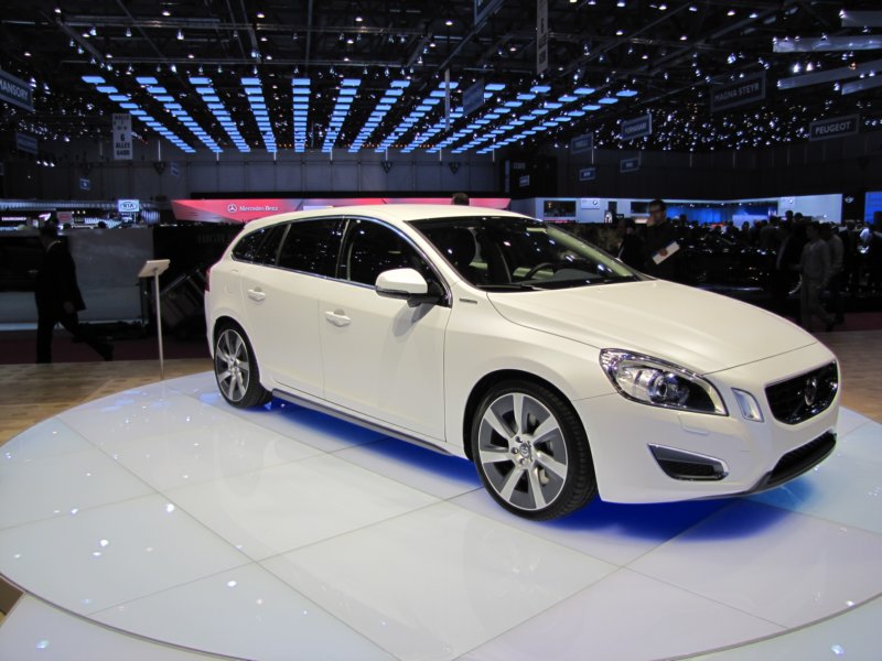 volvov60pluginhybrid64.jpg