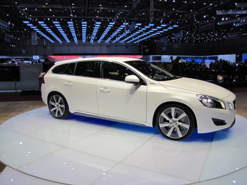 volvov60pluginhybrid65.jpg