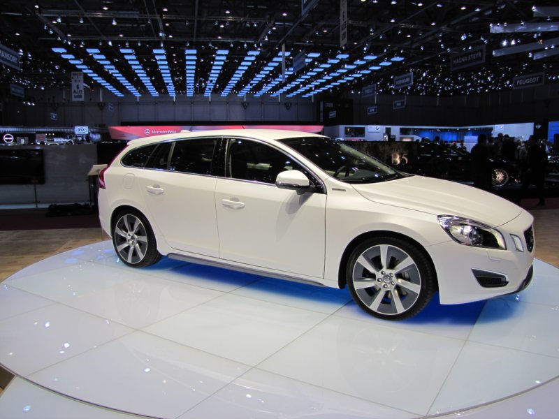volvov60pluginhybrid68.jpg