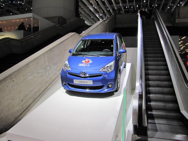 toyotaversos10.jpg