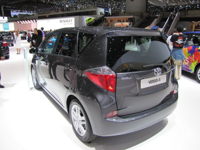 toyotaversos12.jpg