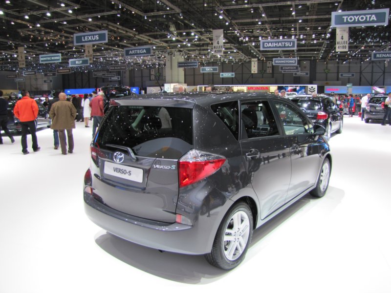 toyotaversos14.jpg