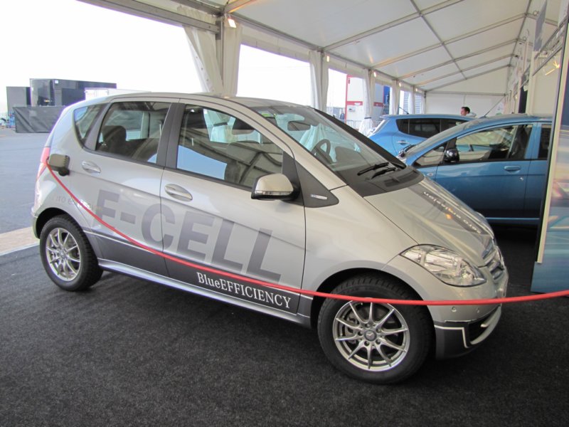 mercedesaclassecell2.jpg